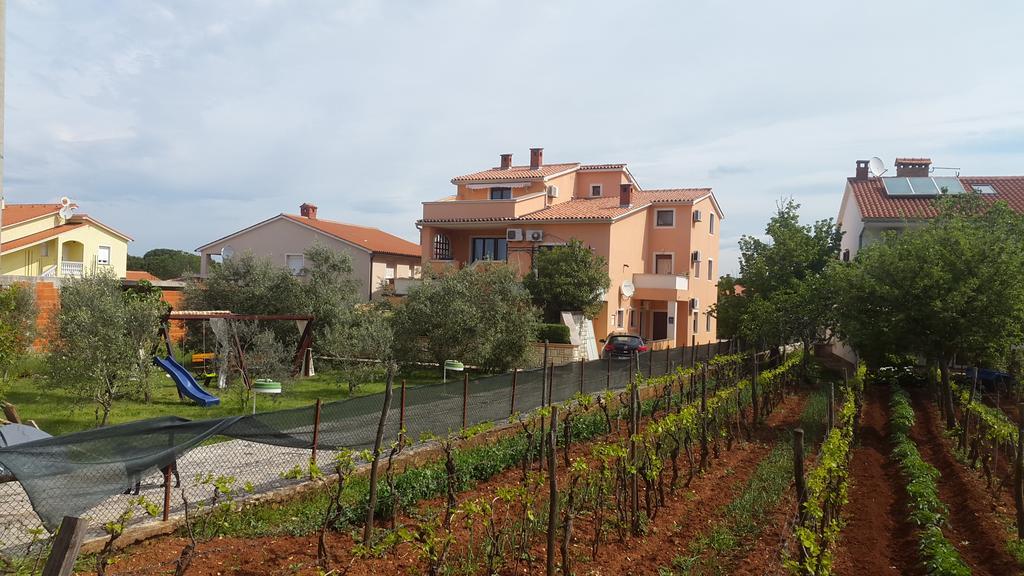 Apartmani Viktorija فاجانا المظهر الخارجي الصورة